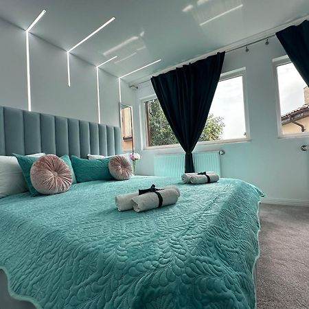 Elegant Escape Central Studio Craiova Ngoại thất bức ảnh