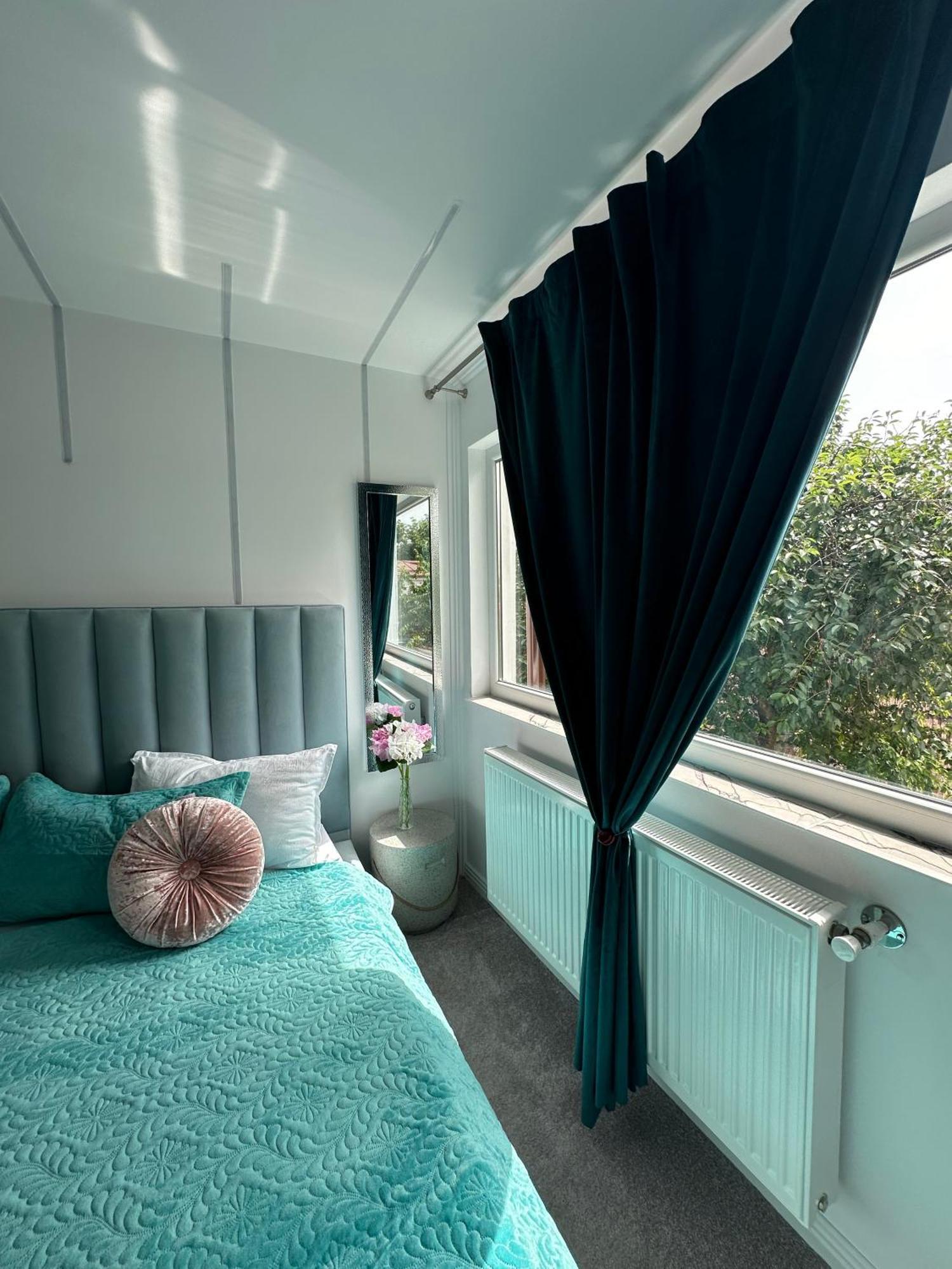 Elegant Escape Central Studio Craiova Ngoại thất bức ảnh