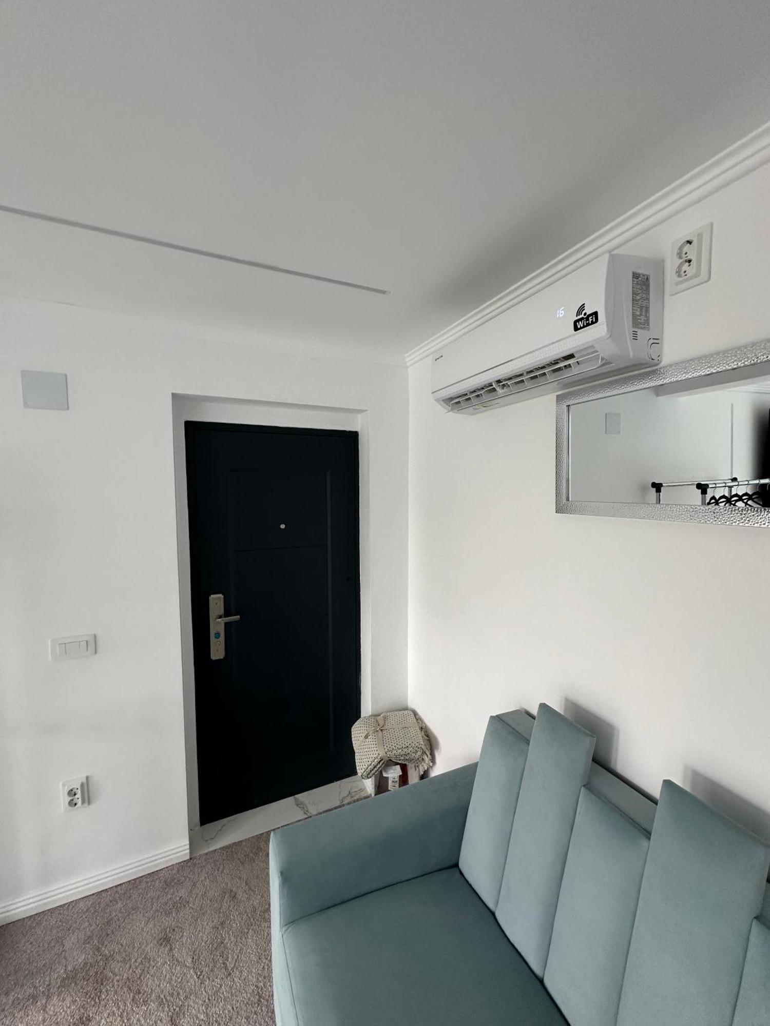 Elegant Escape Central Studio Craiova Ngoại thất bức ảnh