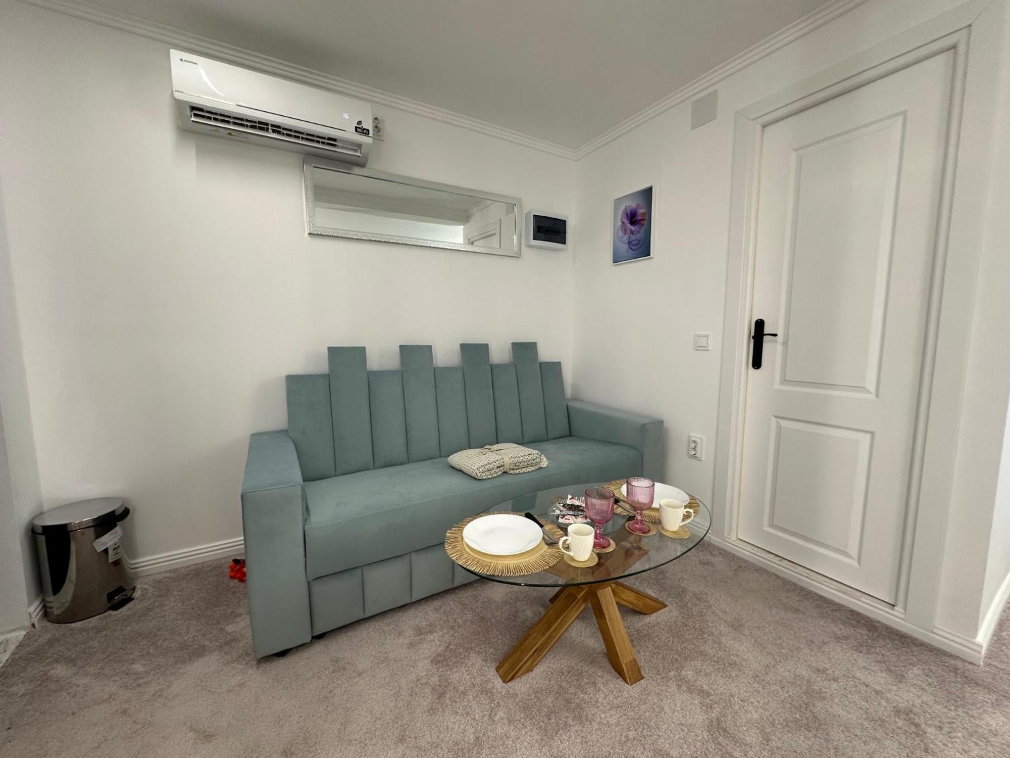 Elegant Escape Central Studio Craiova Ngoại thất bức ảnh