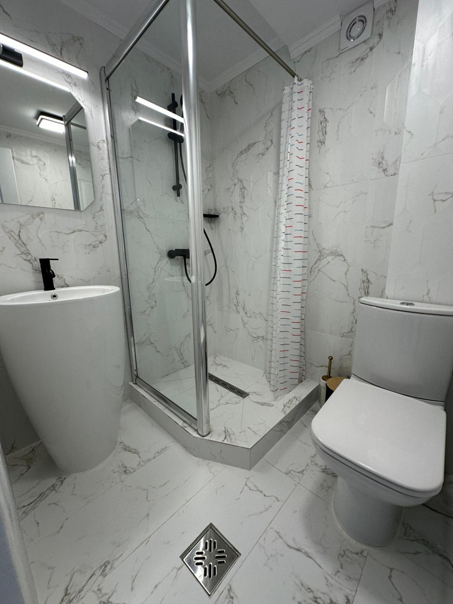 Elegant Escape Central Studio Craiova Ngoại thất bức ảnh
