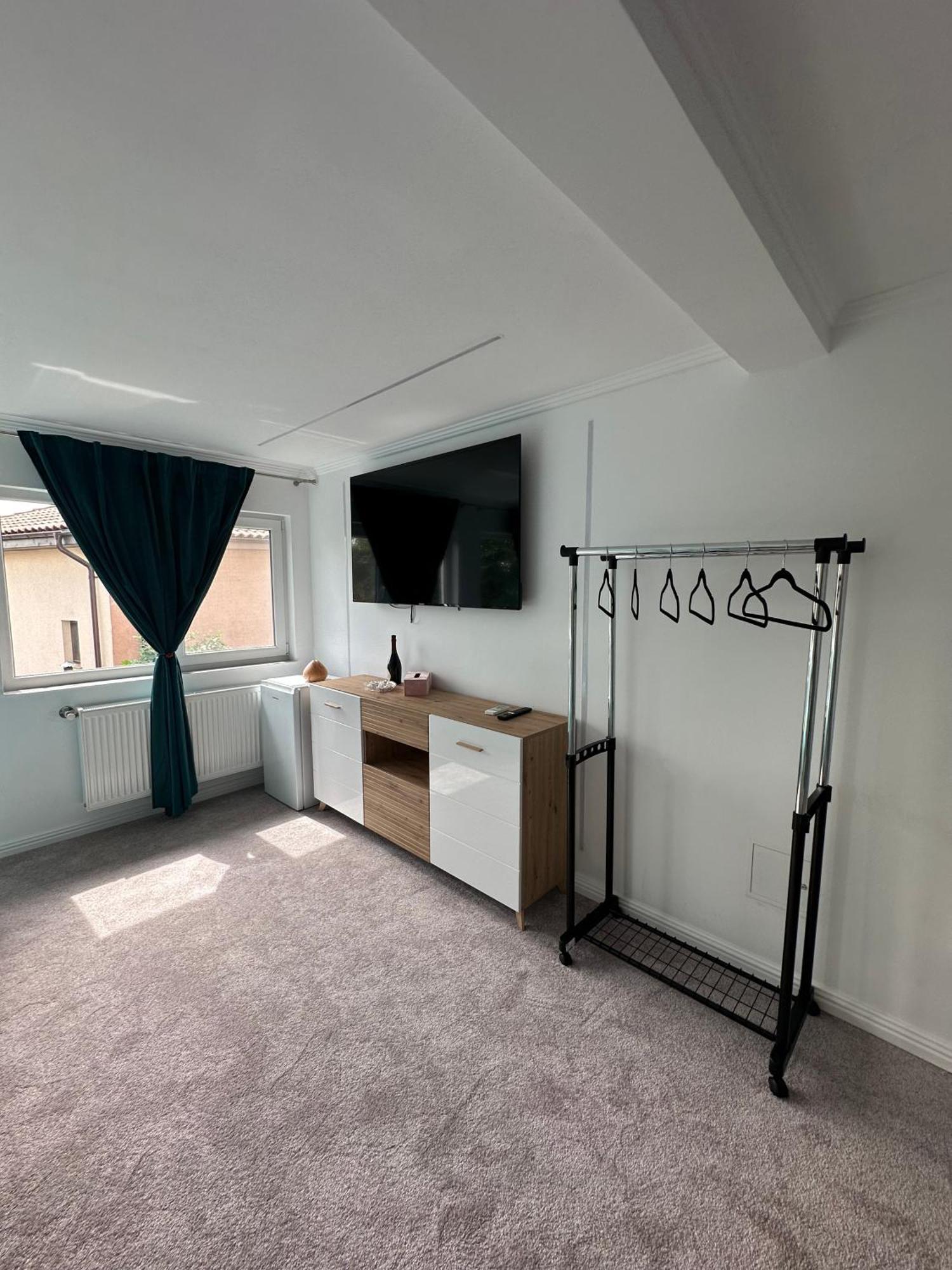 Elegant Escape Central Studio Craiova Ngoại thất bức ảnh