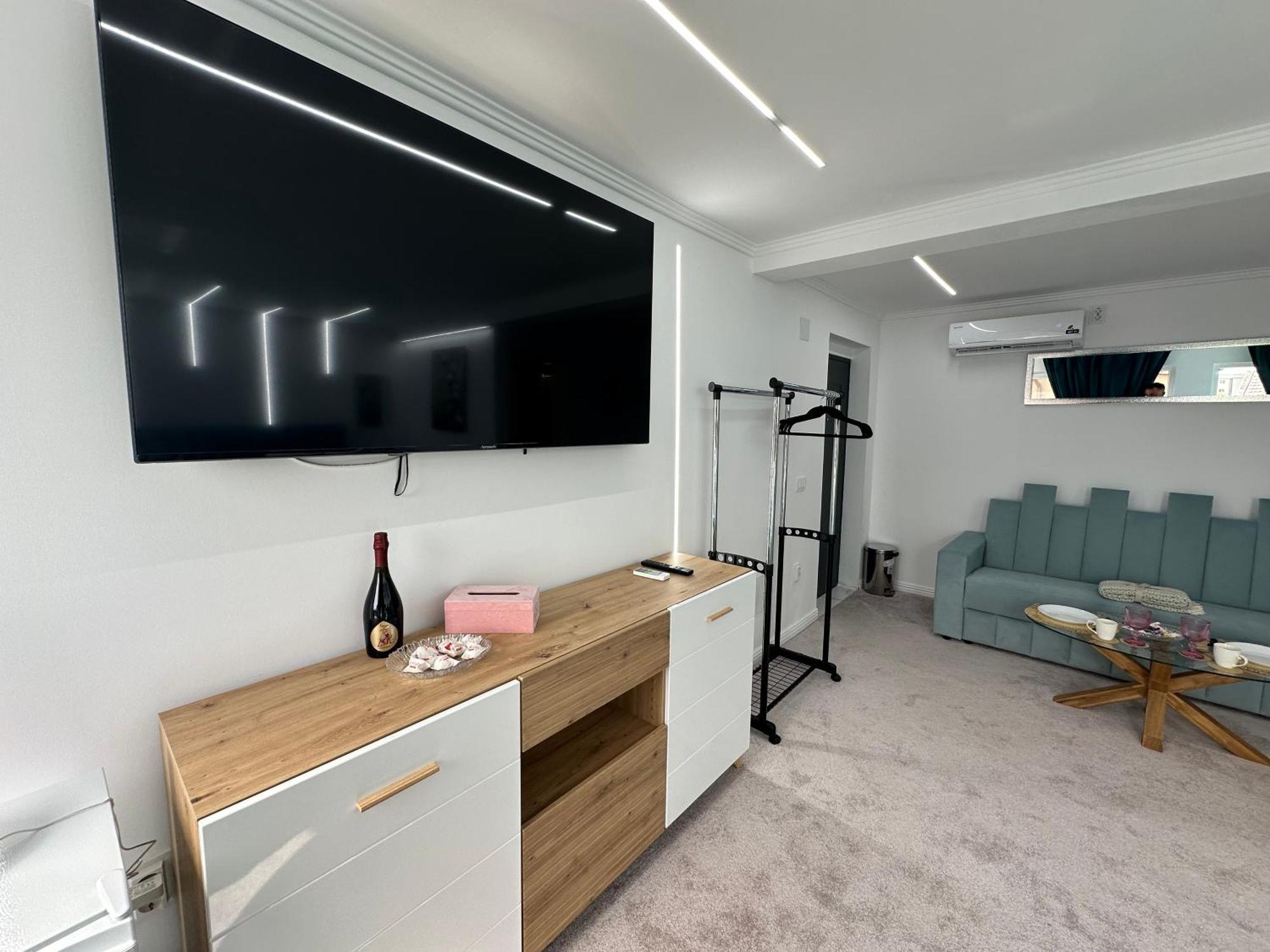 Elegant Escape Central Studio Craiova Ngoại thất bức ảnh
