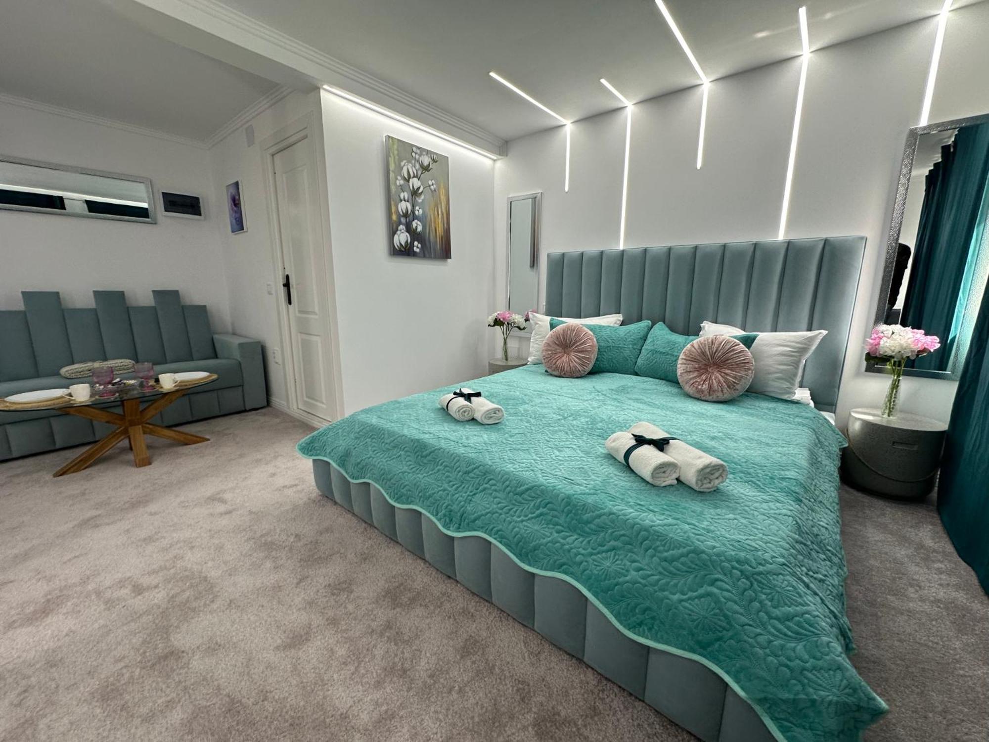Elegant Escape Central Studio Craiova Ngoại thất bức ảnh