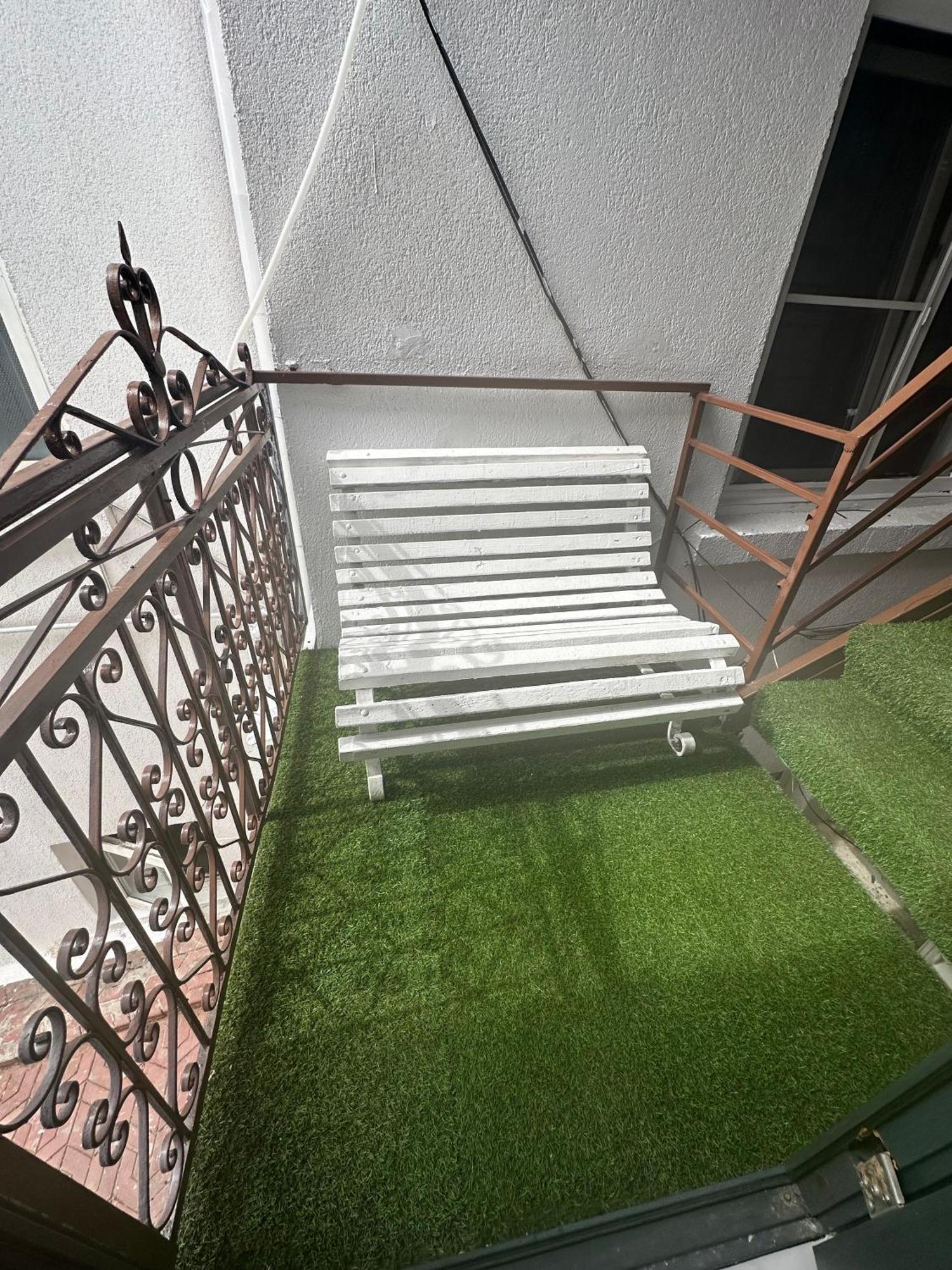 Elegant Escape Central Studio Craiova Ngoại thất bức ảnh