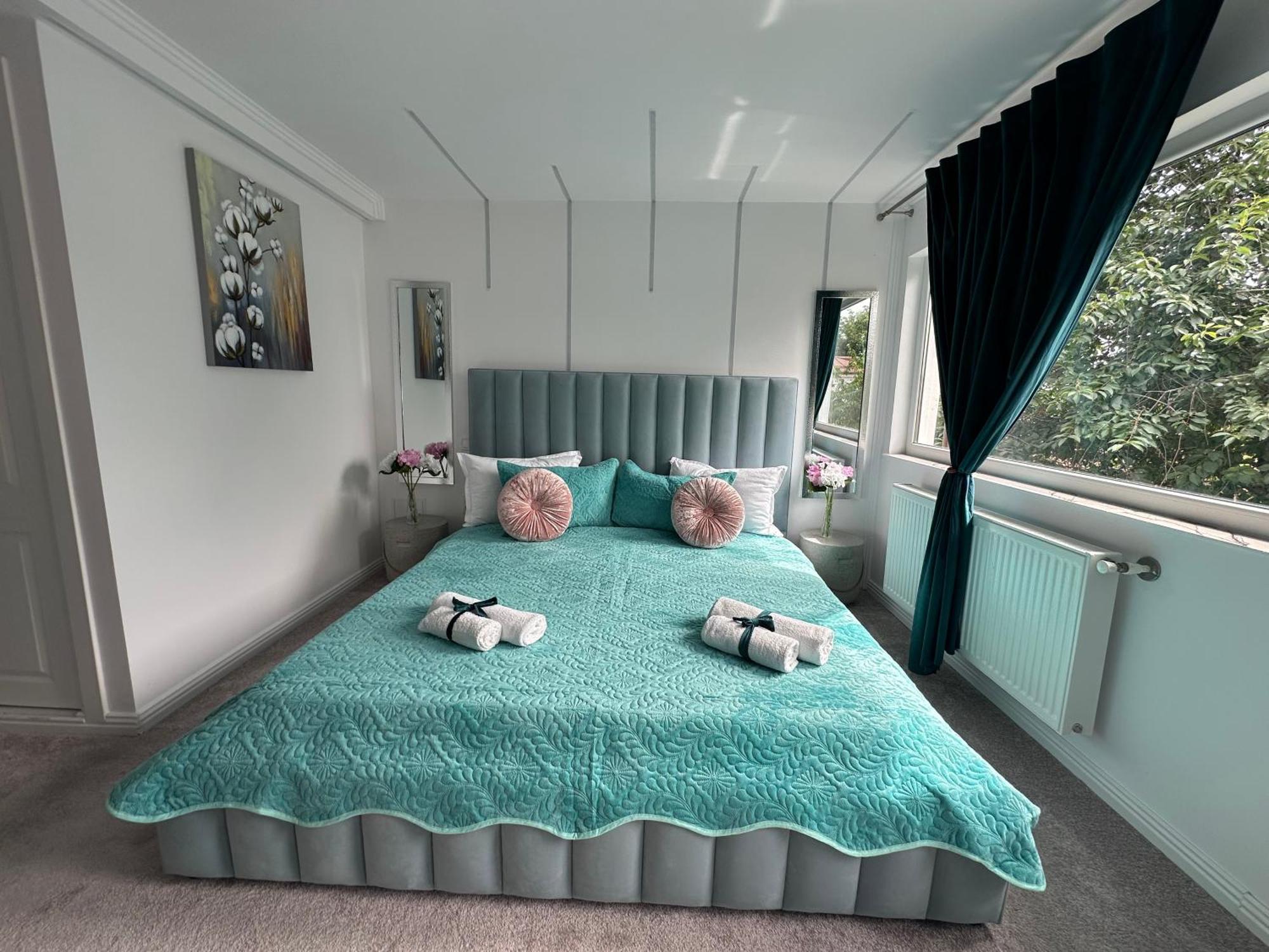 Elegant Escape Central Studio Craiova Ngoại thất bức ảnh
