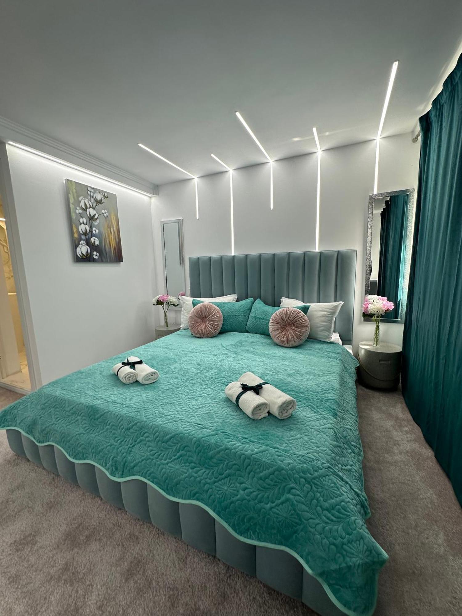 Elegant Escape Central Studio Craiova Ngoại thất bức ảnh