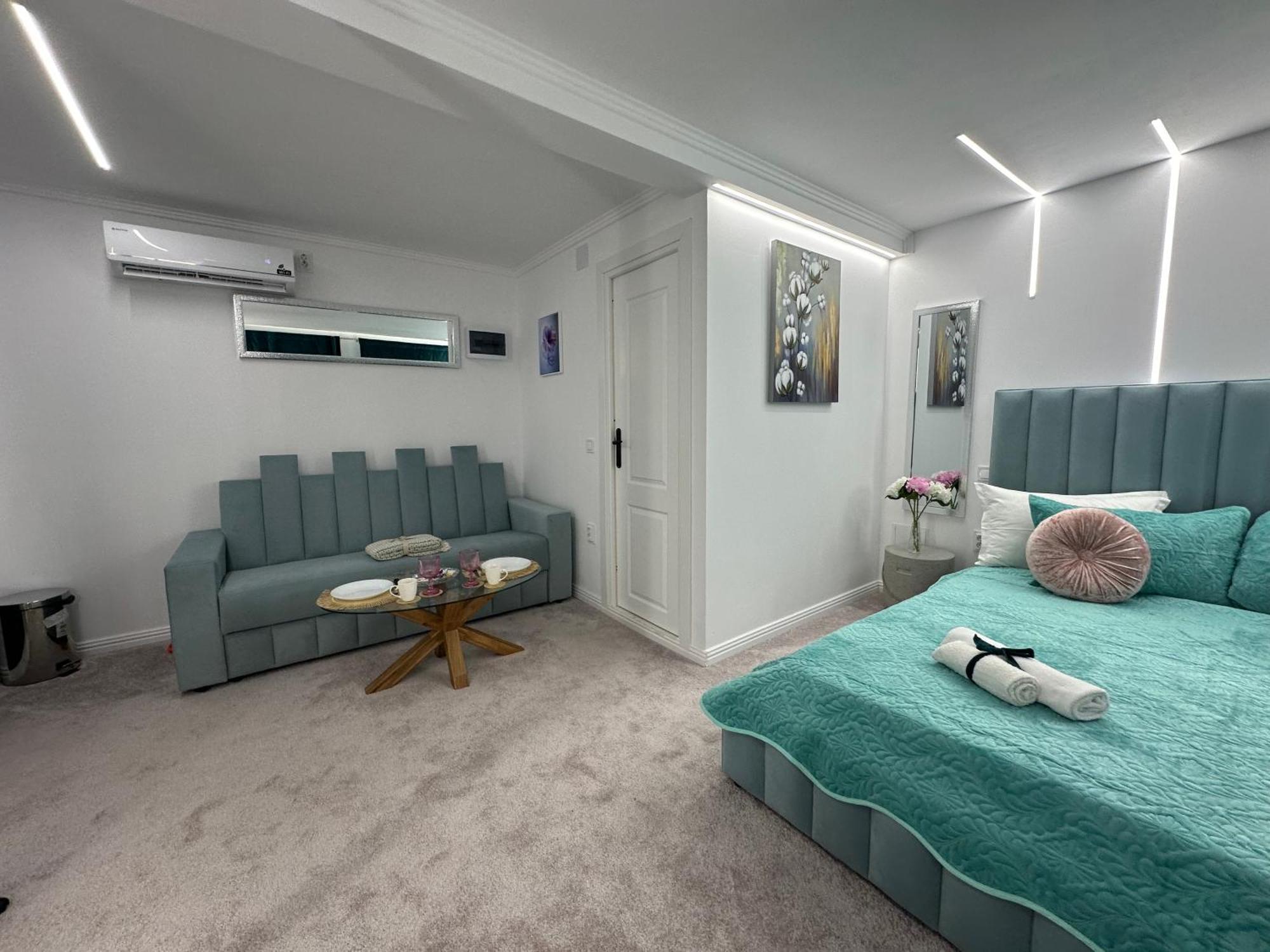 Elegant Escape Central Studio Craiova Ngoại thất bức ảnh