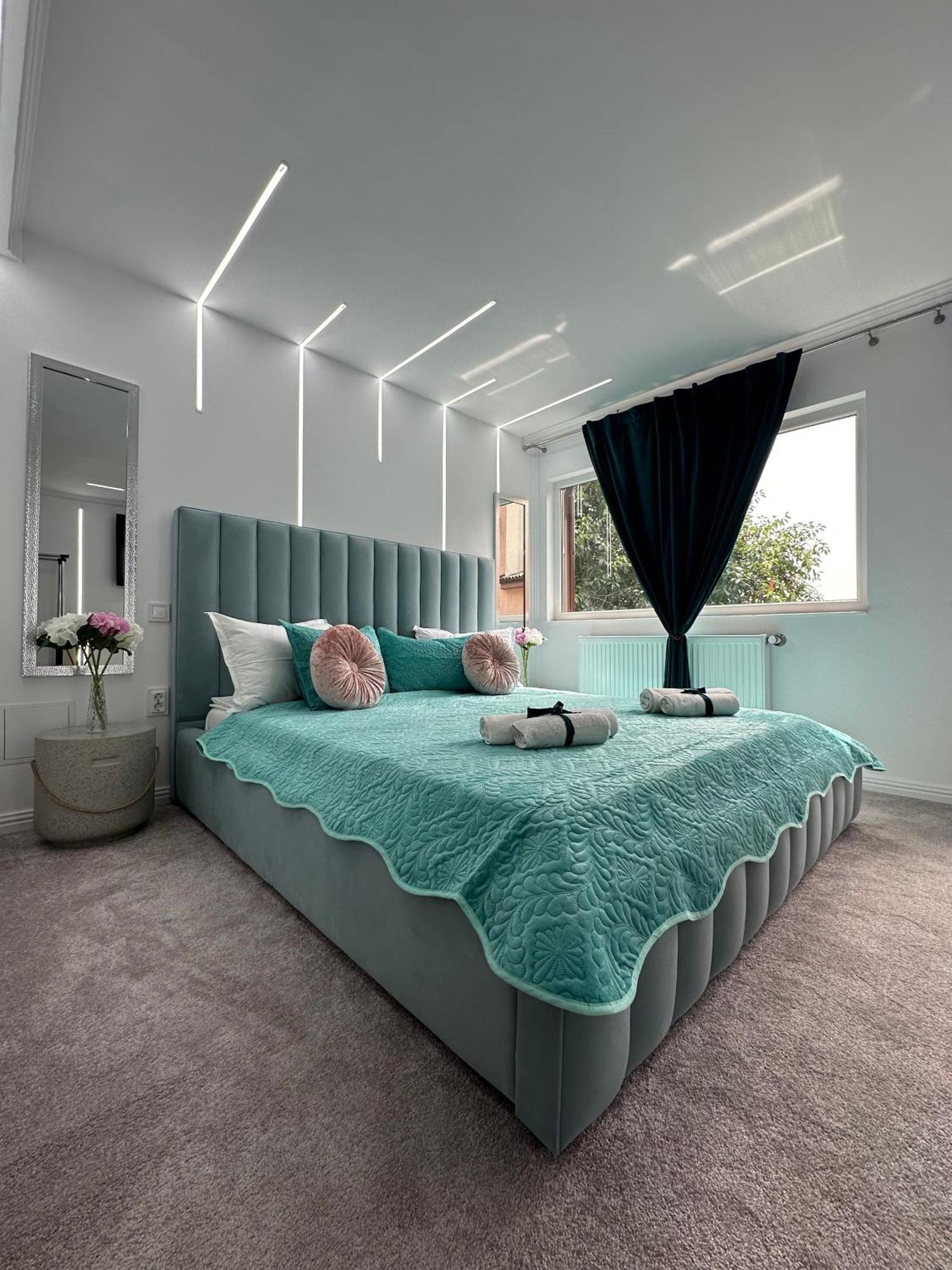 Elegant Escape Central Studio Craiova Ngoại thất bức ảnh
